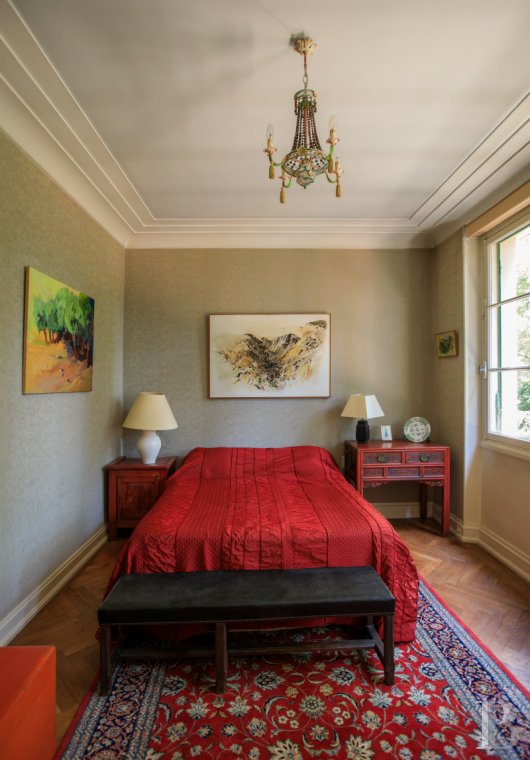 En Saône-et-Loire, à Mâcon, une villa et son jardin entièrement de style Art déco - photo  n°48